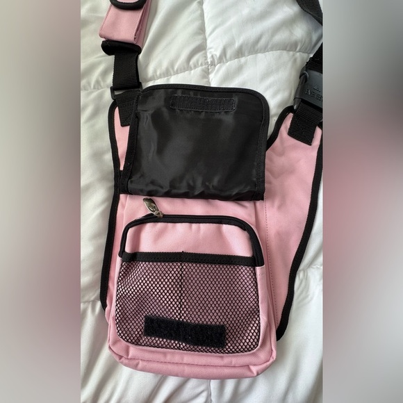 Everest Messenger Bag Medium Pink - Picture 3 of 16